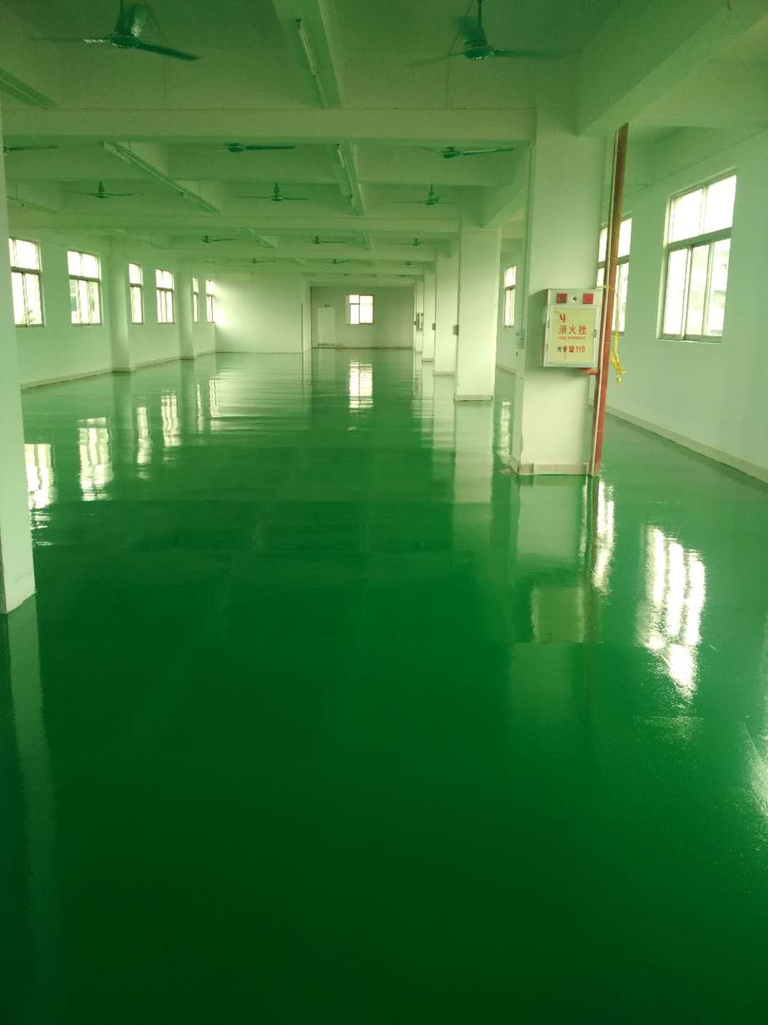 環(huán)氧樹脂滾涂地板